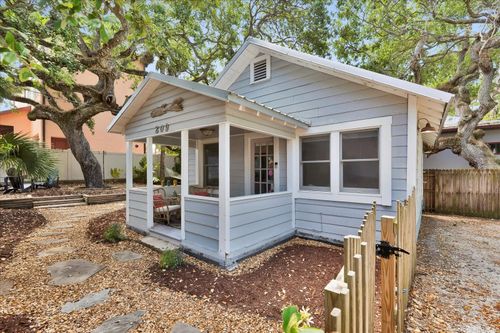 209 Esther St, NEW SMYRNA BEACH, FL, 32169-2517 | Card Image