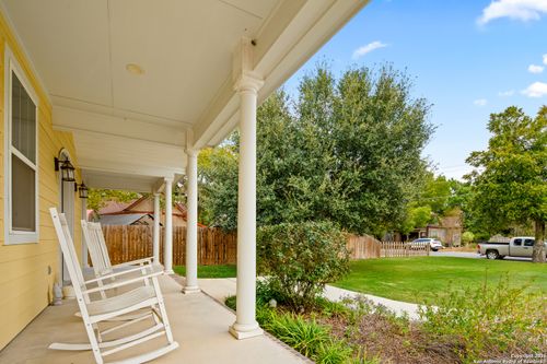 727 S Guadalupe St, Lockhart, TX, 78644-3331 | Card Image