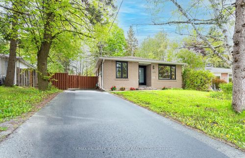 106 Woodpark Pl, Newmarket, ON, L3Y3P6 | Card Image
