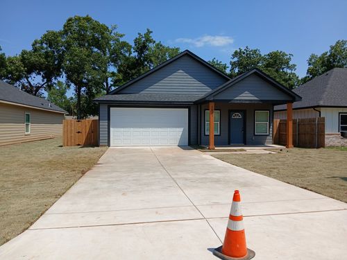 1027 W Coffin St, Denison, TX, 75020-7526 | Card Image