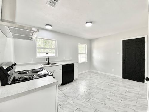 923 Fernwood Ave, Dallas, TX, 75216-1273 | Card Image