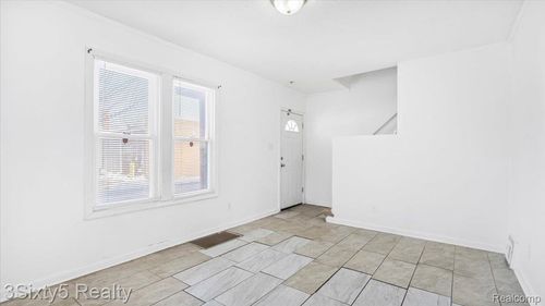 9 Myrtle St, River Rouge, MI, 48218-1371 | Card Image