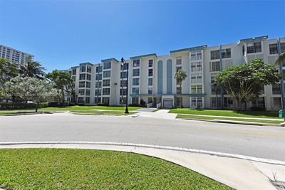 118 - 17560 Atlantic Blvd, Condo with 2 bedrooms, 1 bathrooms and null parking in Sunny Isles Beach FL | Image 1