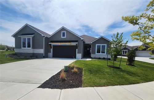 11560 S Olathe View Rd, Olathe, KS, 66061-5021 | Card Image