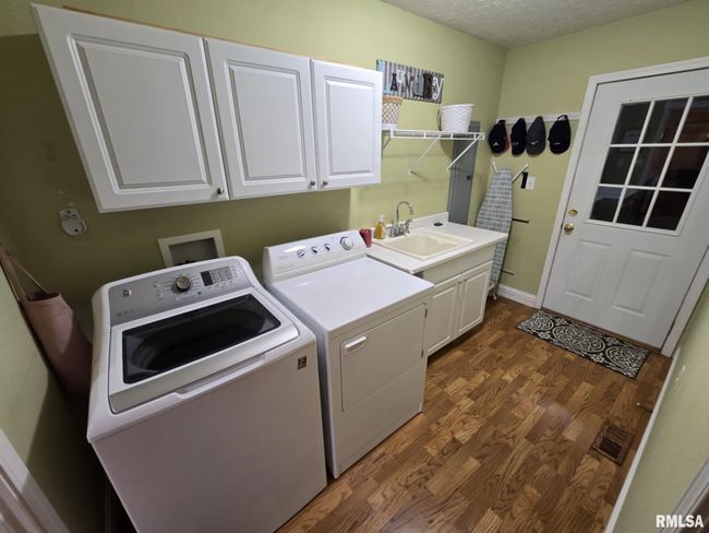 14327 Mcraven Ln, House other with 4 bedrooms, 4 bathrooms and null parking in Mount Vernon IL | Image 48