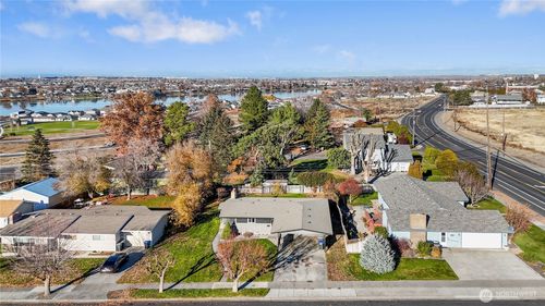 110 W Linden Ave, Moses Lake, WA, 98837-2533 | Card Image