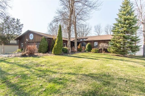 20949 Storrs Rd, Sackets Harbor, NY, 13685-2157 | Card Image