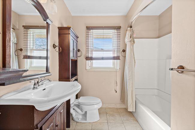 Main Floor Bathroom | Image 9
