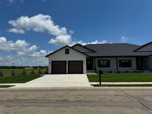 2334 W 9th St, Albert Lea, MN, 56007-1321 | Card Image