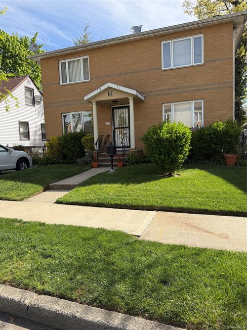 7931 262nd St, Glen Oaks, NY, 11004-1301 | Card Image