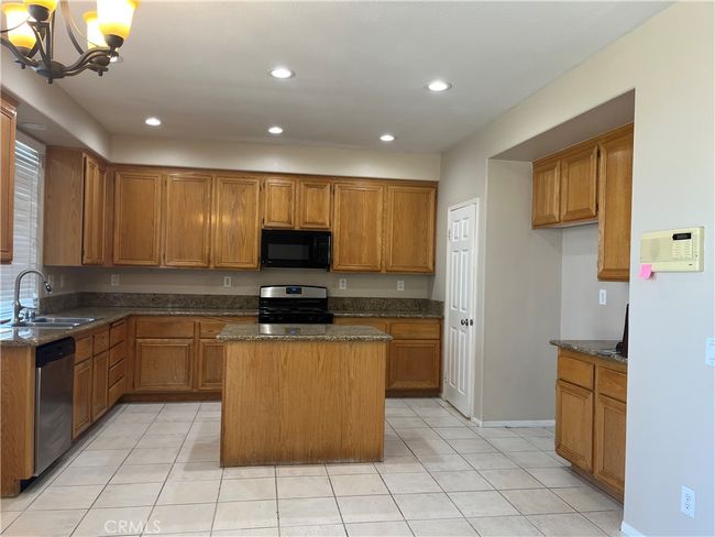 930 Via Blairo, House other with 5 bedrooms, 3 bathrooms and 3 parking in Corona CA | Image 6