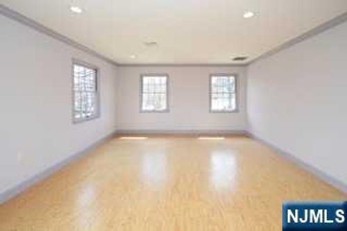 365 Franklin Ave, Wyckoff, NJ, 07481-1971 | Card Image