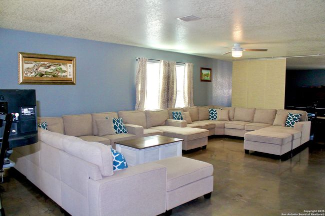 124 Hinge Path, House other with 3 bedrooms, 3 bathrooms and null parking in Cibolo TX | Image 5