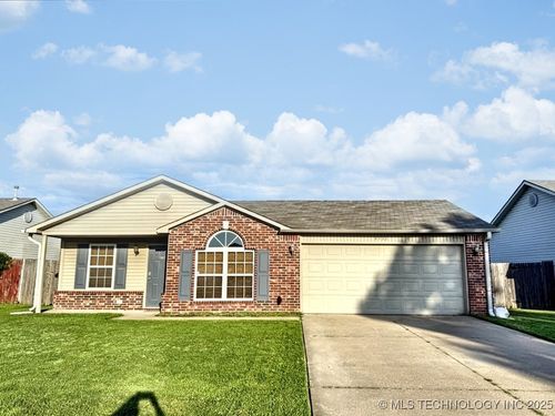 8932 S 258th East Ave, Broken Arrow, OK, 74014-7824 | Card Image