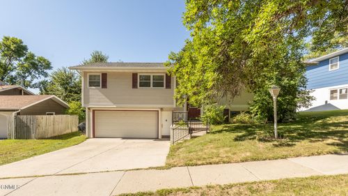 329 Saturn Dr, Bismarck, ND, 58503-0478 | Card Image