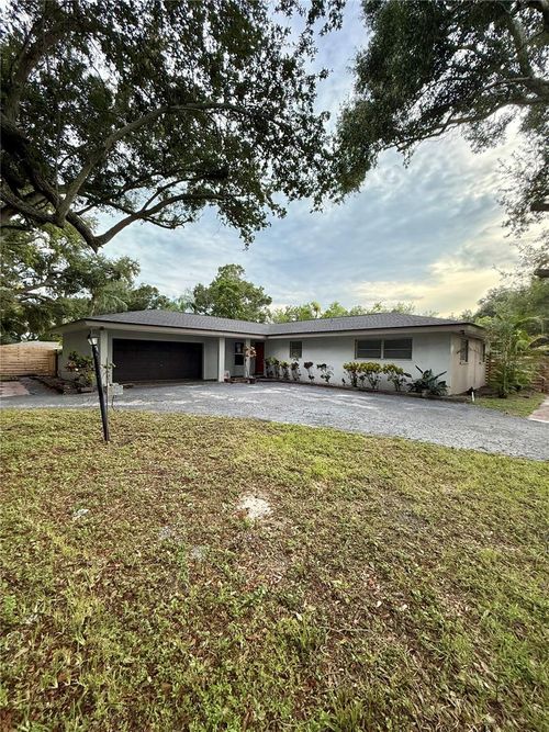 384 Lentz Rd, Belleair Bluffs, FL, 33770-1715 | Card Image