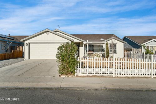 571 Spur Way, Fernley, NV, 89408-8308 | Card Image
