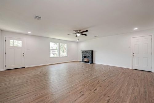 4702 Majestic St, Houston, TX, 77026-3136 | Card Image