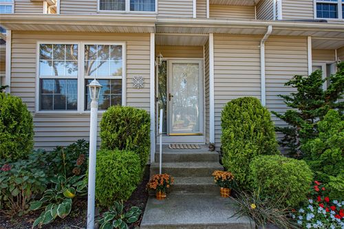 14 Heckscher Spur Dr, East Islip, NY, 11730-1220 | Card Image