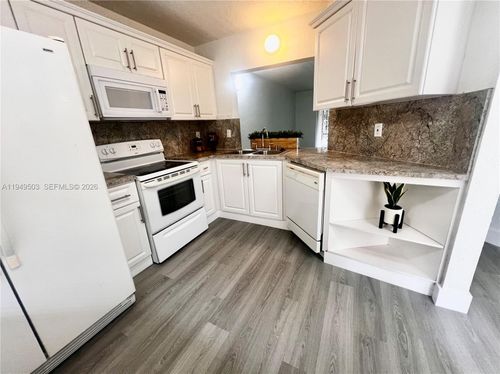 105-1-9156 Nw 40th St, Coral Springs, FL, 33065-2950 | Card Image