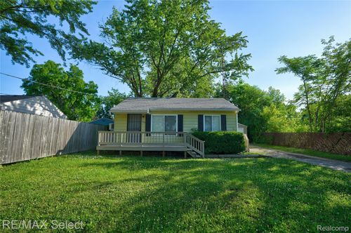 3062 Walton Ave, Flint, MI, 48504-4202 | Card Image