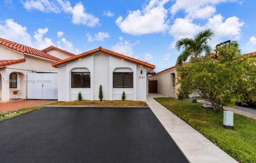 2523 W 65th St, Hialeah, FL, 33016-6316 | Card Image
