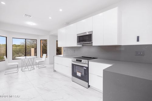 12461 N Granville Canyon Way, Oro Valley, AZ, 85755-6642 | Card Image