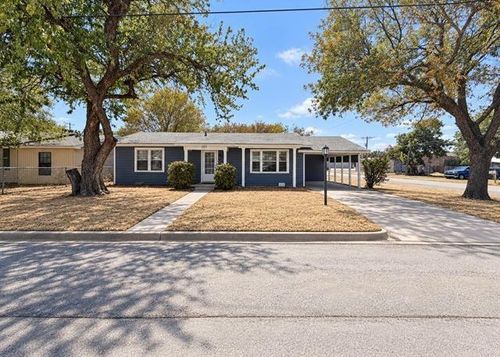 203 E Spring St, Henrietta, TX, 76365-2855 | Card Image