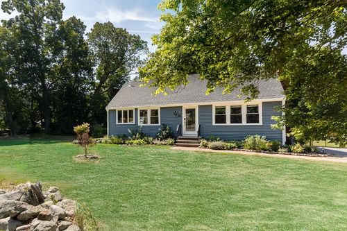 35 Preston St, Danvers, MA, 01923-4043 | Card Image
