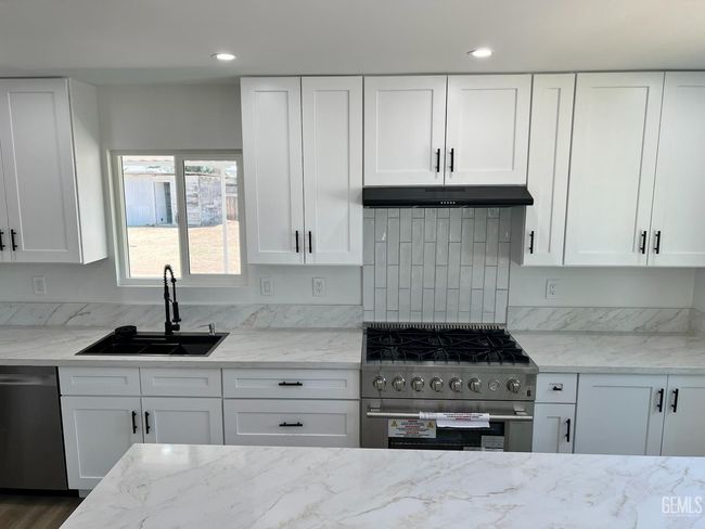 4145 Shawn St, House other with 3 bedrooms, 2 bathrooms and null parking in Bakersfield CA | Image 5