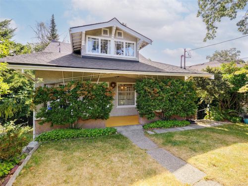 1011 Amphion St, Victoria, BC, V8S4G2 | Card Image