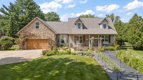1207 Martinal Rd, Valparaiso, IN, 46383-7801 | Card Image