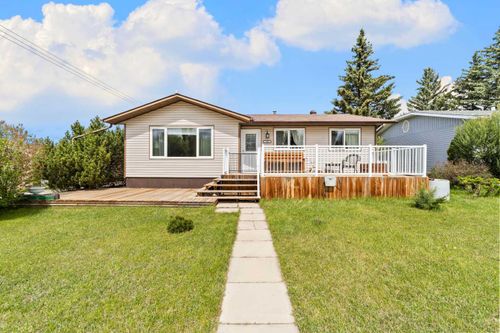 202 2 Ave Ne, Linden, AB, T0M | Card Image