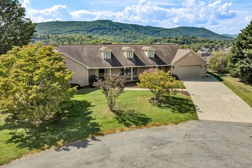 3 Aspen Dr, Daleville, VA, 24083-2567 | Card Image