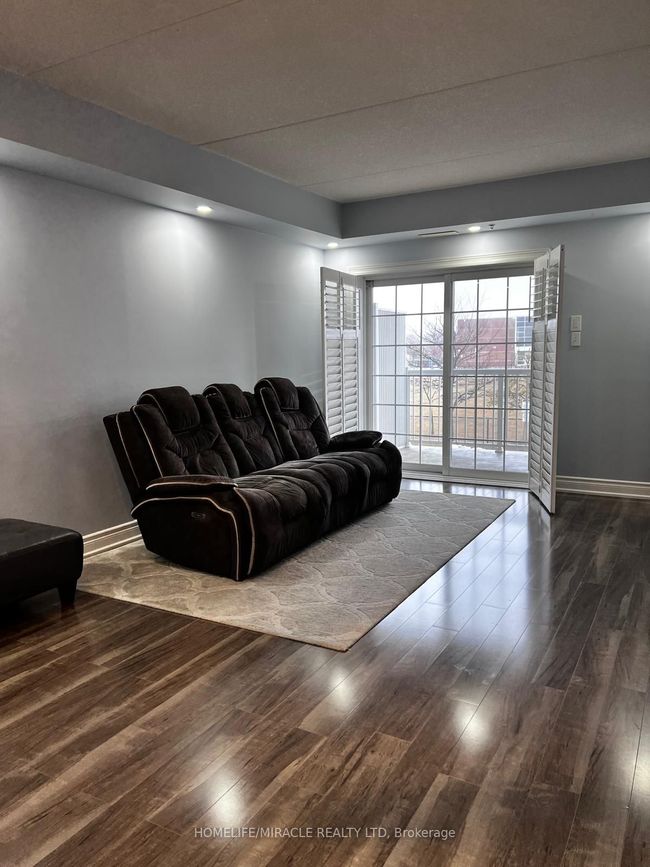 201 - 7428 Markham Rd, Condo with 2 bedrooms, 2 bathrooms and 1 parking in Markham ON | Image 7