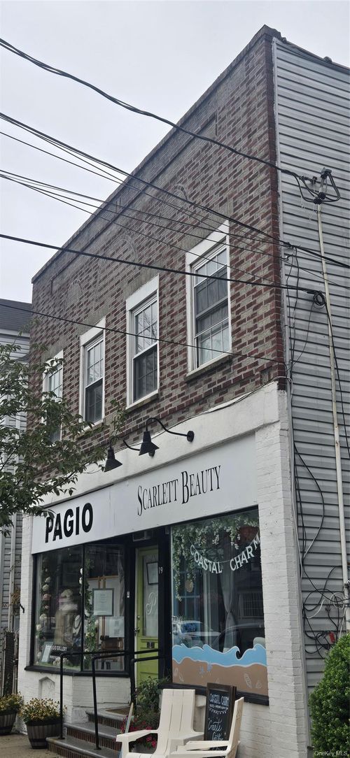 u-l-19 Spring St, Oyster Bay, NY, 11771-1418 | Card Image