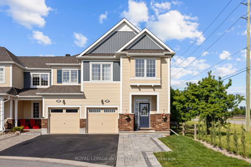 534 Meadowcreek Cir, Kanata, ON, K2M0J9 | Card Image