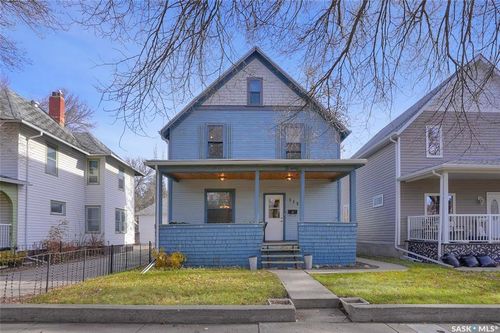 1127 2nd Ave Nw, Moose Jaw, SK, S6H3R4 | Card Image