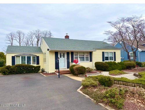 17 Crestview Dr, Middletown, NJ, 07748-3602 | Card Image