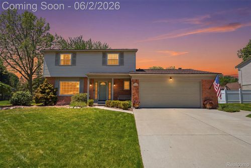 19021 Fairway St, Livonia, MI, 48152-4701 | Card Image