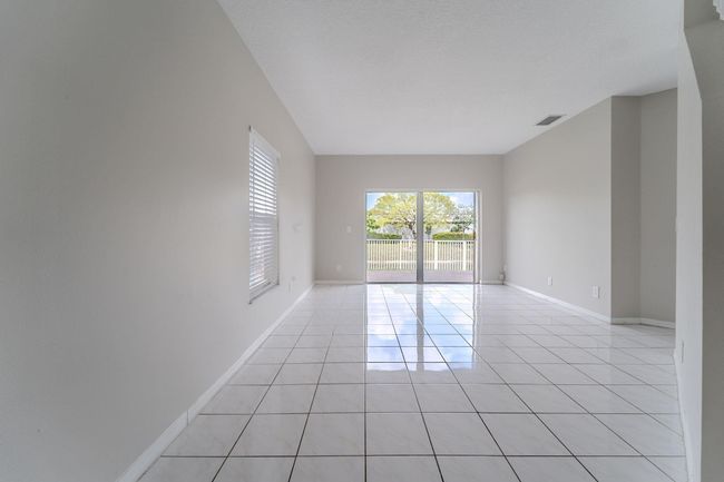 1568 Sw 106 Th Ave, House other with 3 bedrooms, 3 bathrooms and null parking in Pembroke Pines FL | Image 6