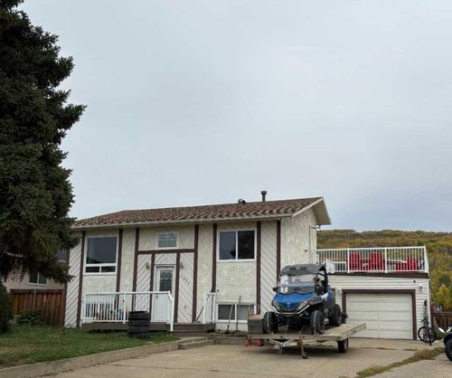 7421 98b St, Peace River, AB, T8S1B5 | Card Image