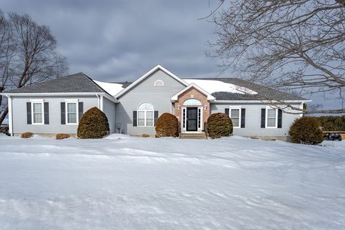 61 Plantation Cir, Westfield, MA, 01085-3754 | Card Image