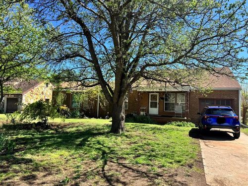 601 W Apache St, Lindsay, OK, 73052-7027 | Card Image