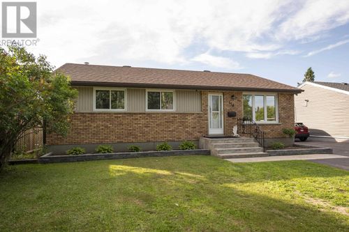 174 Clarkson St N, Thunder Bay, ON, P7A6G2 | Card Image
