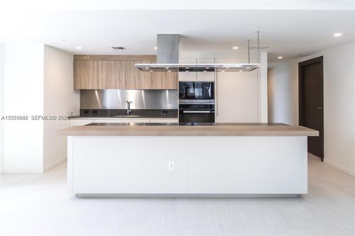 2110-1000 Brickell Plz, Miami, FL, 33131-3833 | Card Image