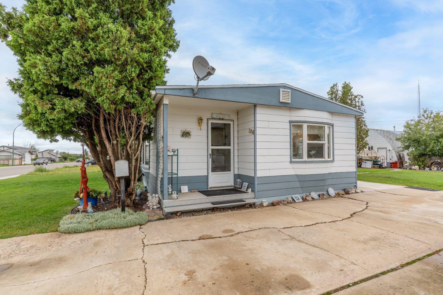 Residential in Redcliff 3