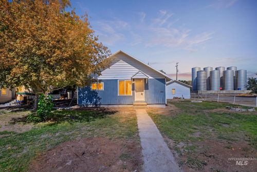 202 W Midway St, Filer, ID, 83328-5451 | Card Image