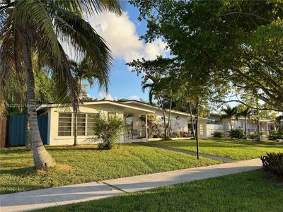 12000 Sw 174th St, House other with 2 bedrooms, 1 bathrooms and null parking in Miami FL | Image 2