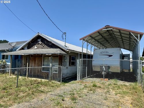 811 Laurel Ave, Reedsport, OR, 97467-1354 | Card Image